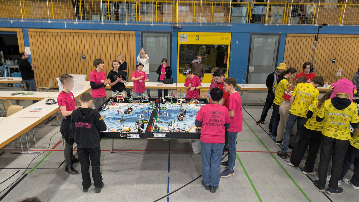 Im Robot-Game Halbfinale standen sich unsere beiden Teams direkt gegenüber.