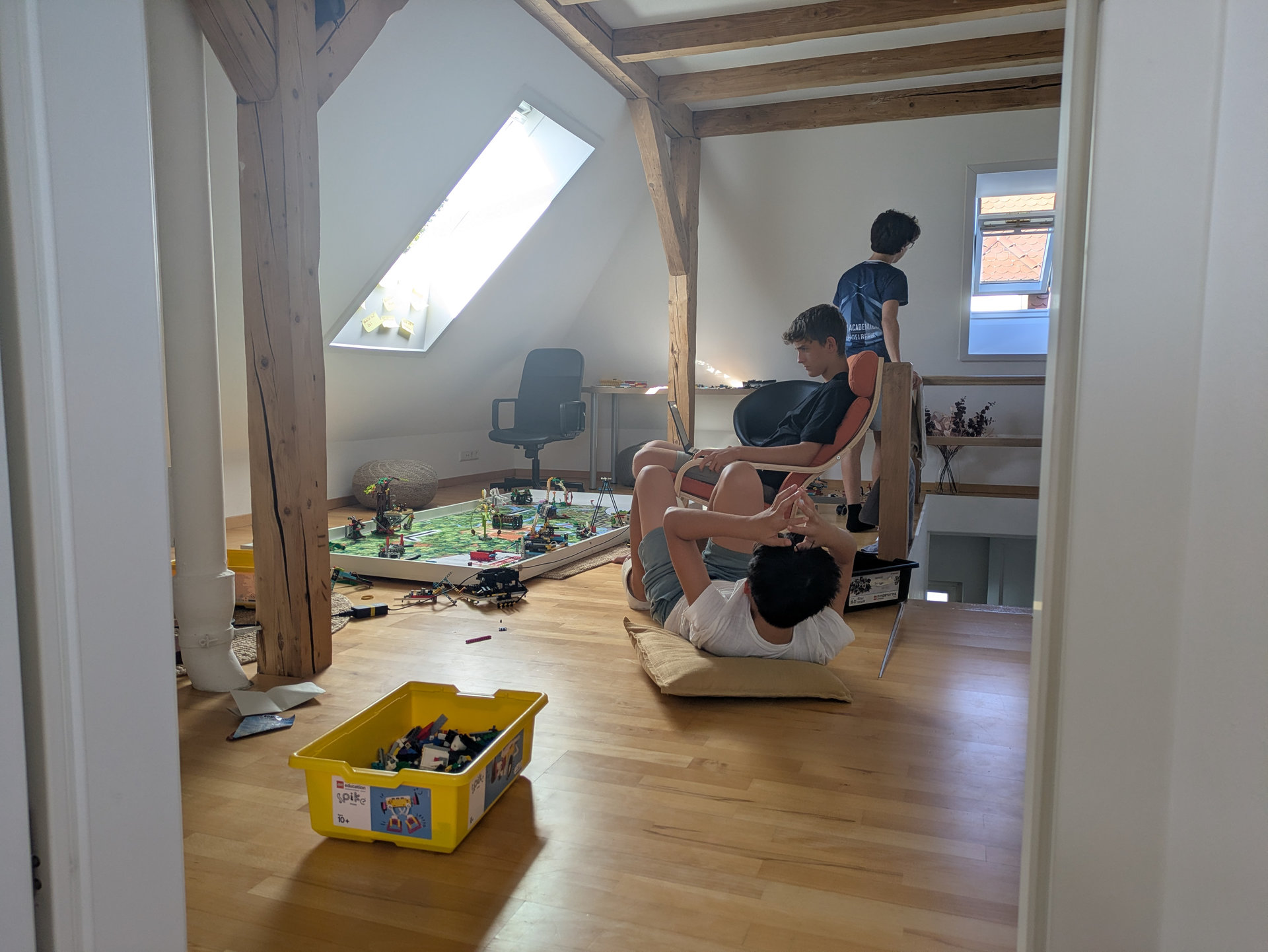 Während auf dem Dachboden gebaut wurde&mldr;