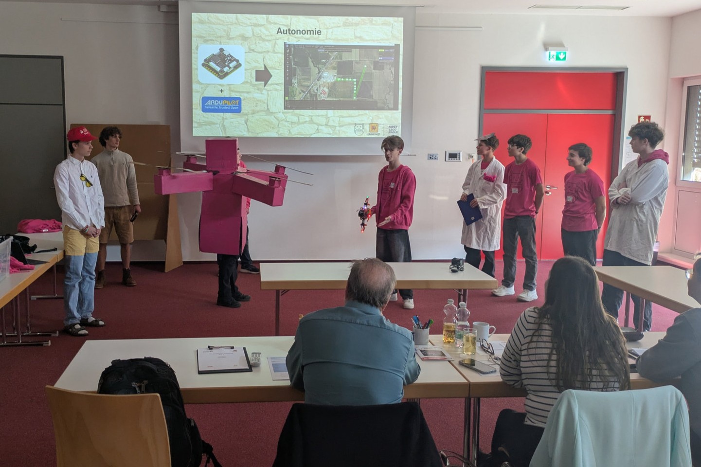 Strg+R(obotics) beeindruckte die Jury mit ihrem Drohnen-Modell.