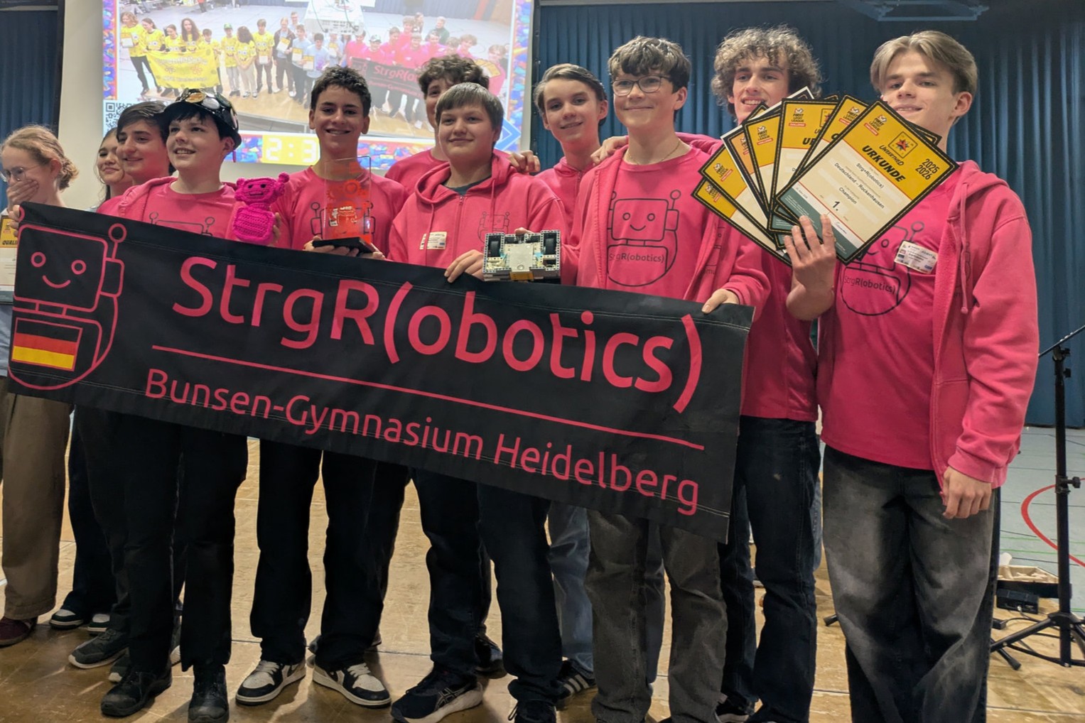 Strg+R(obotics) gewinnt erstmals den Champions-Award auf dem Qualifikationswettbewerb!