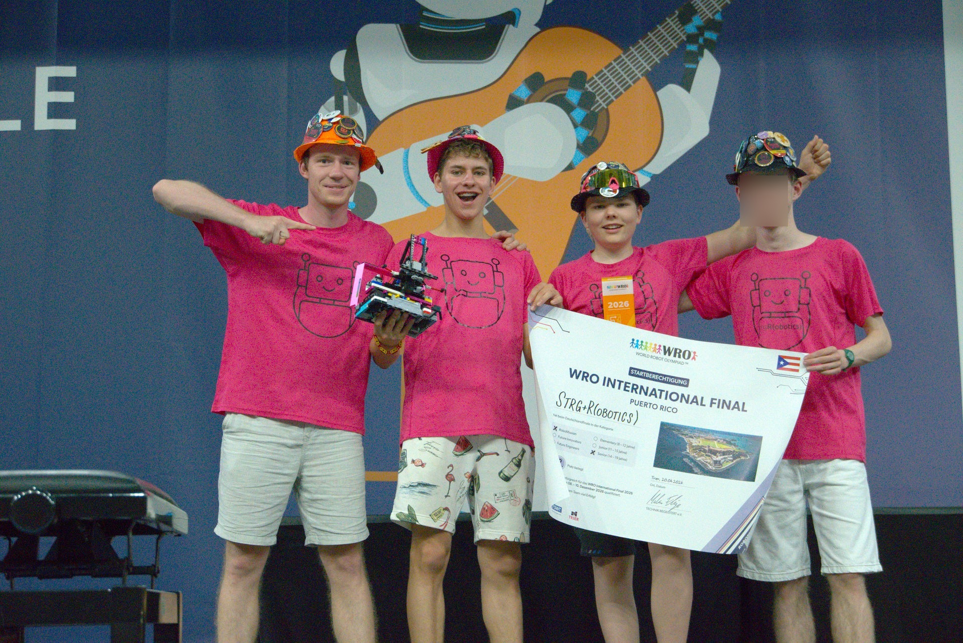 Strg+R(obotics) belegt Platz 2 und qualifiziert sich damit für das Weltfinale in Puerto Rico!
